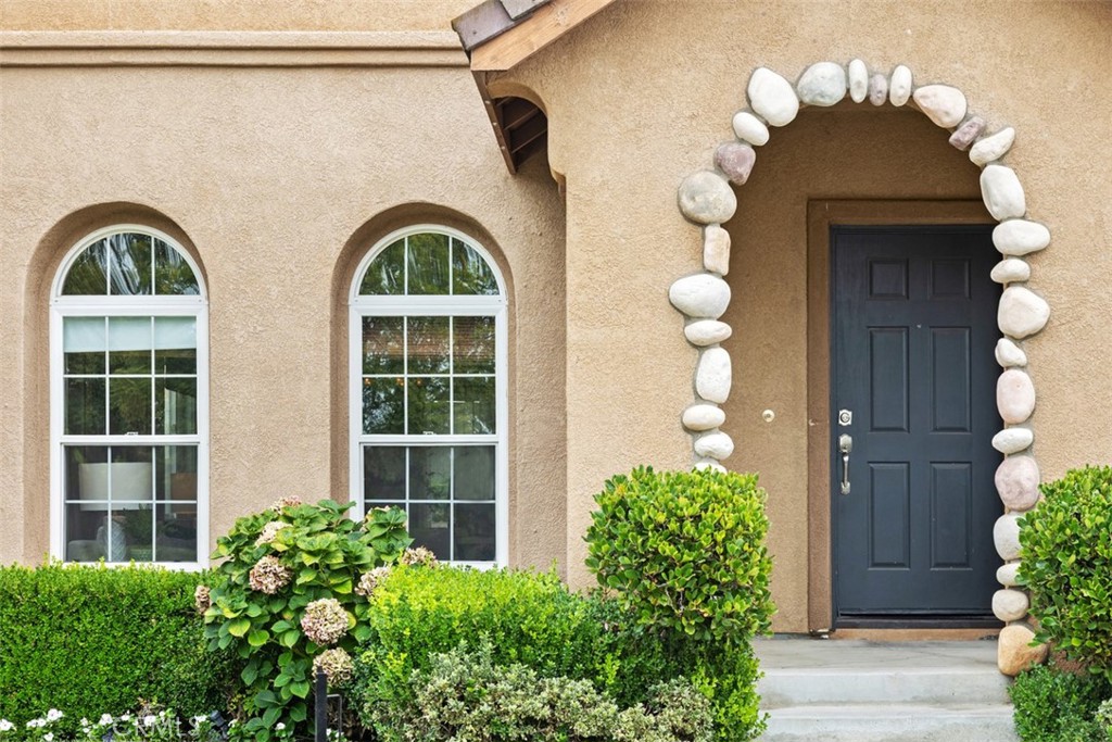 25 Hollyhock Lane