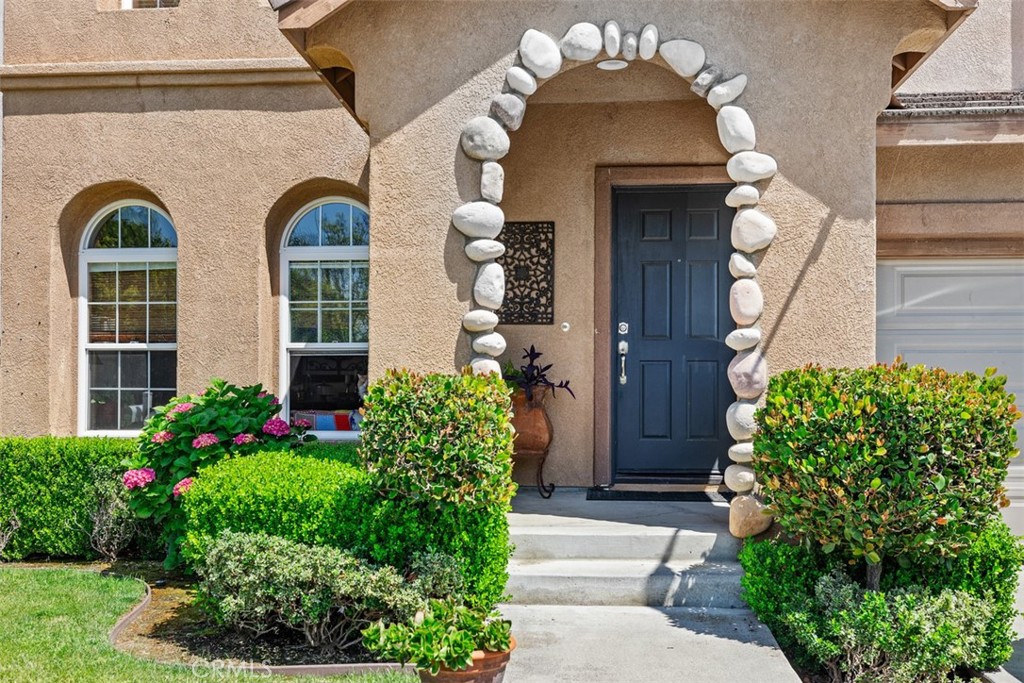 25 Hollyhock Lane