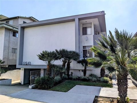 Photo of 11942 Darlington Avenue #5, Los Angeles, CA 90049 (MLS # PW25177593)