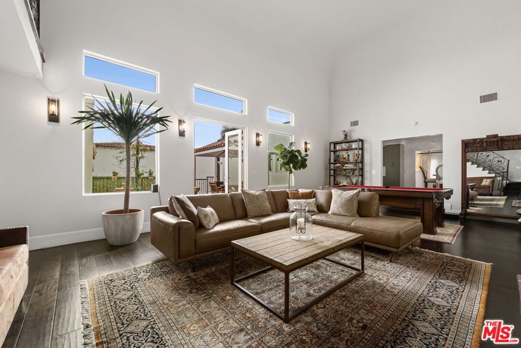 1940 N Western Avenue