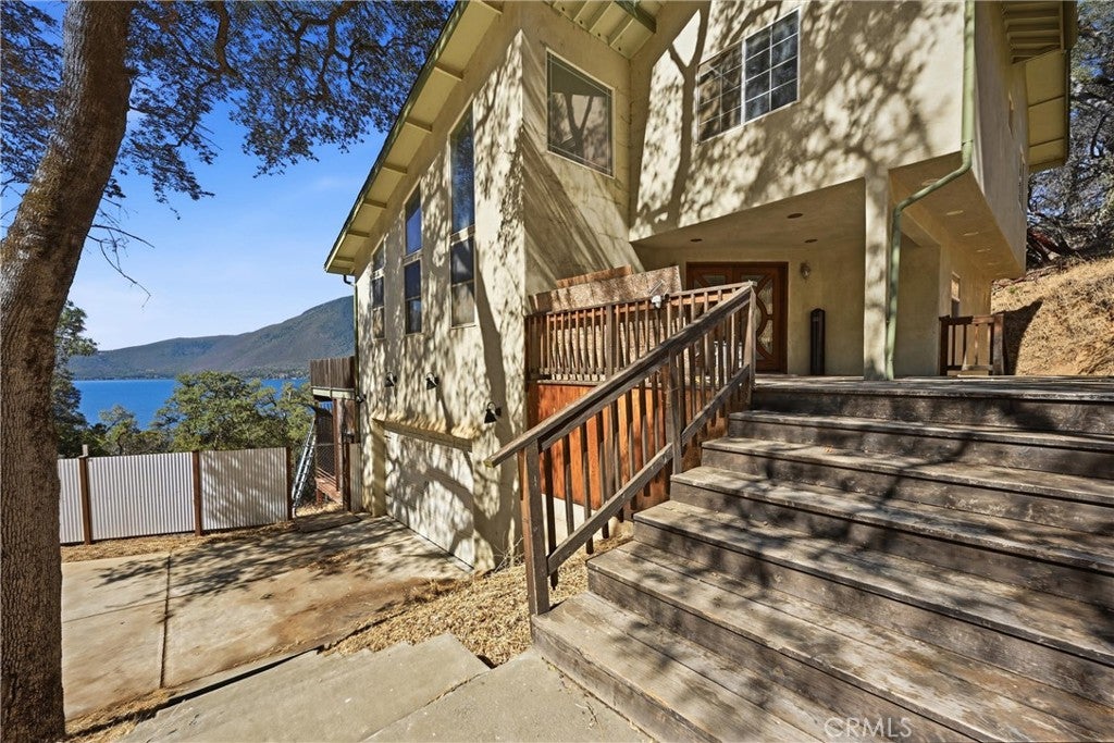 10737 Crestview
