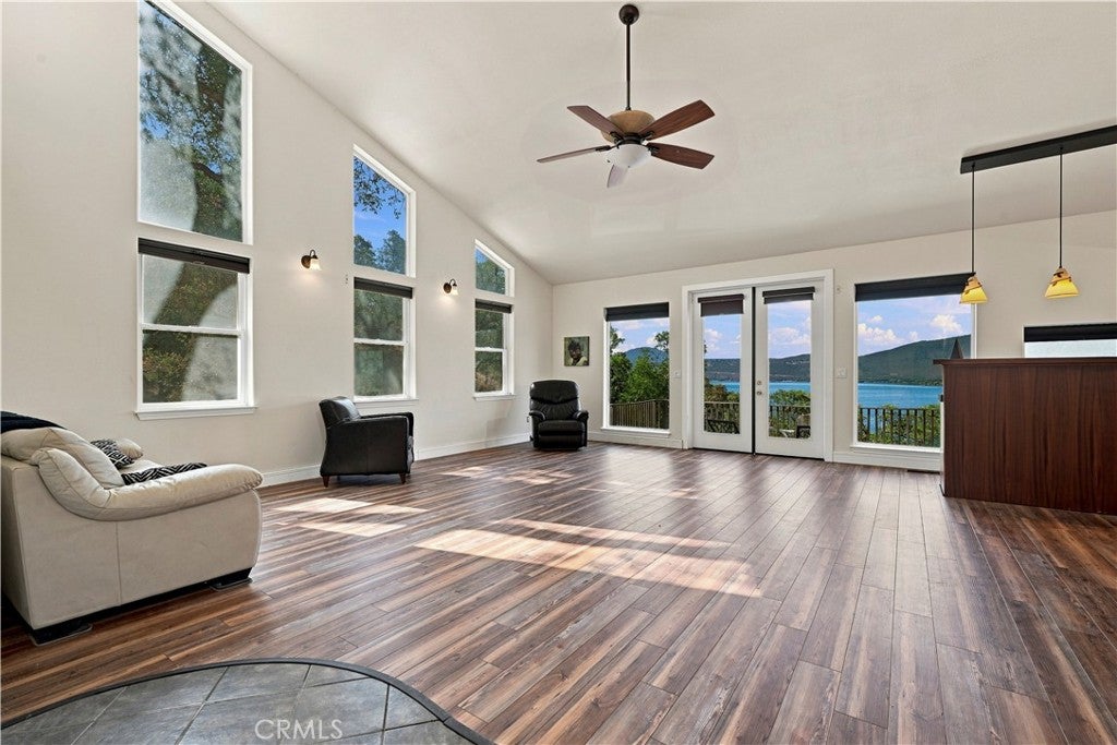 10737 Crestview
