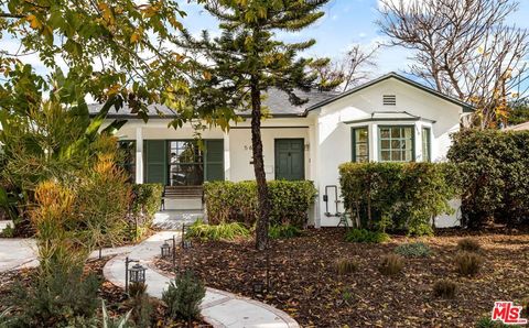 Photo of 5656 Vesper Avenue, Sherman Oaks, CA 91411 (MLS # 26641047)
