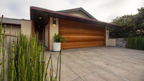 Photo of 16 North Stonington Rd, Laguna Beach, CA 92651 (MLS # NP26013221)