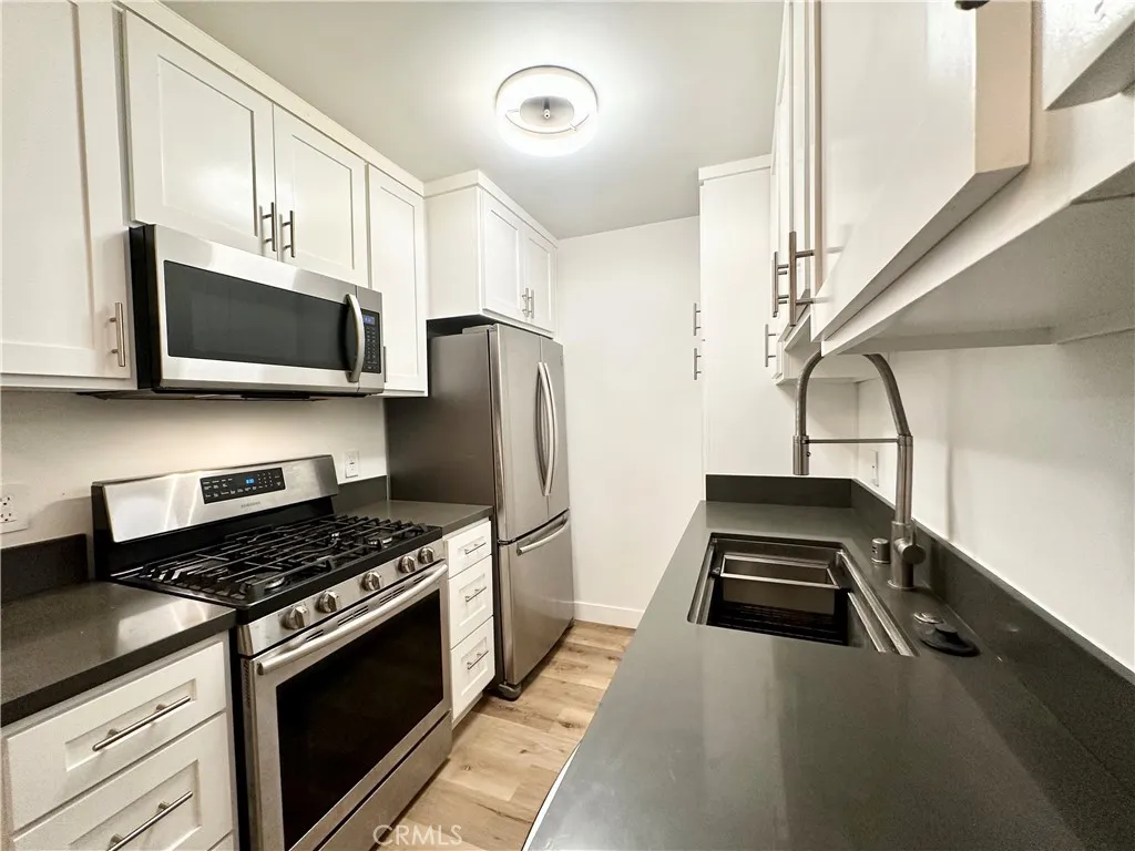 Santa Monica, California 90405, United States, 2 Bedrooms Bedrooms, ,2 BathroomsBathrooms,Residential,Active,243665