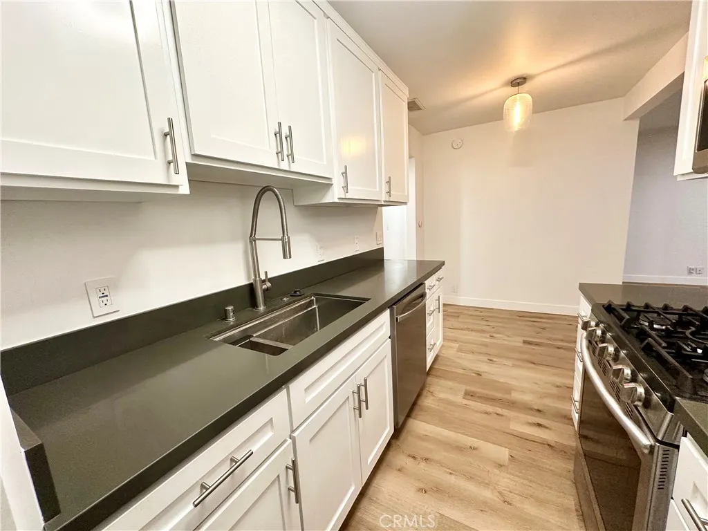 Santa Monica, California 90405, United States, 2 Bedrooms Bedrooms, ,2 BathroomsBathrooms,Residential,Active,243665