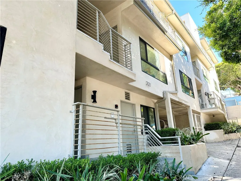 Santa Monica, California 90405, United States, 2 Bedrooms Bedrooms, ,2 BathroomsBathrooms,Residential,Active,243665