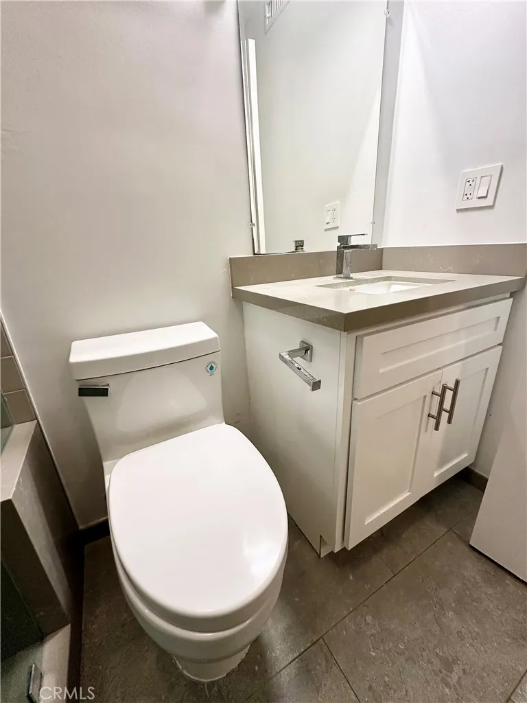 Santa Monica, California 90405, United States, 2 Bedrooms Bedrooms, ,2 BathroomsBathrooms,Residential,Active,243665