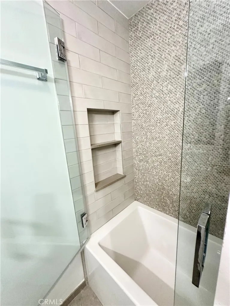 Santa Monica, California 90405, United States, 2 Bedrooms Bedrooms, ,2 BathroomsBathrooms,Residential,Active,243665