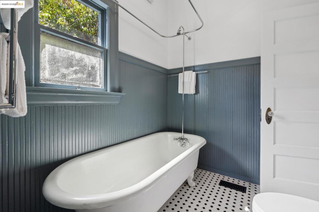 NORTH OAKLAND - Residential