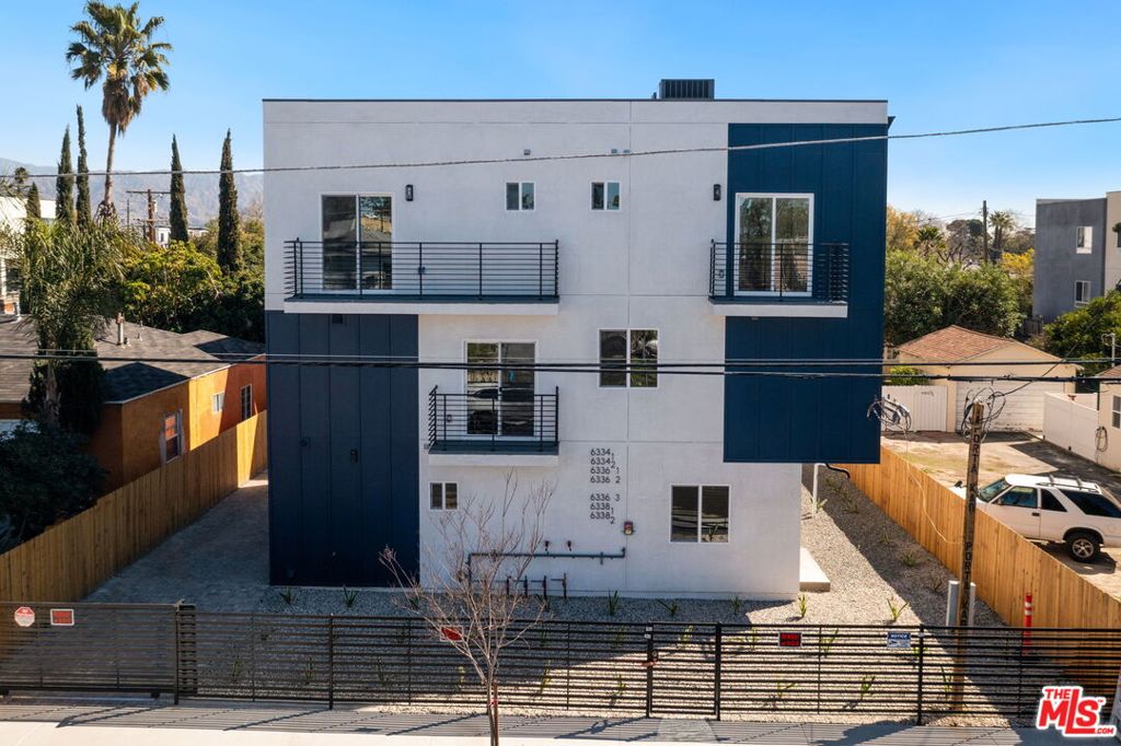 Your Dream Townhome Awaits in Brand-New North Hollywood Building!Move in today with special pricing: $3,735/mo on approved credit with a 12-month lease (otherwise $4,075/mo).This newly finished contemporary townhome features laminated flooring, recessed lighting, abundant natural light, and a modern kitchen with quartz countertops and stainless steel appliances. Enjoy the convenience of in-unit laundry, gated access, and included parking.Experience the perfect blend of style and comfort. Schedule a tour today!
