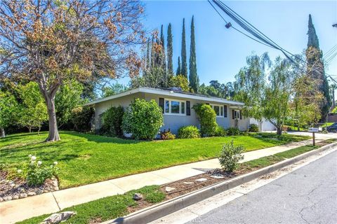 Photo of 919 Chestnut Avenue, Redlands, CA 92373 (MLS # IG26058558)