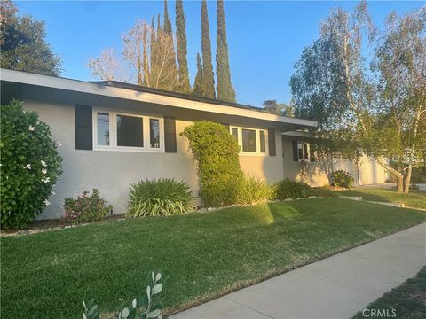 Photo of 919 Chestnut Avenue, Redlands, CA 92373 (MLS # IG26058558)