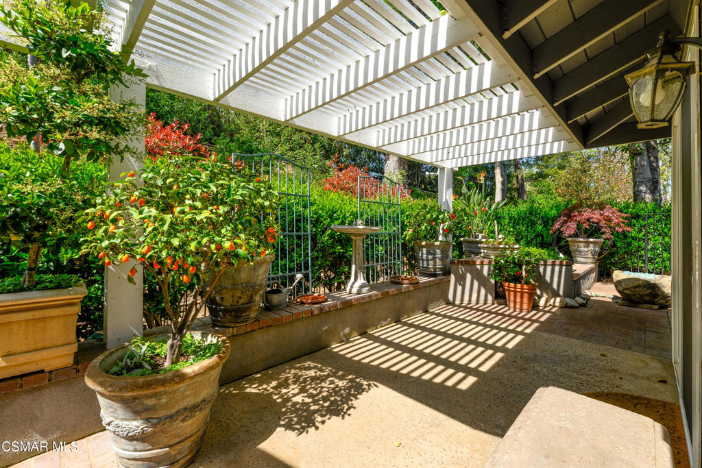 1527 N View Drive
