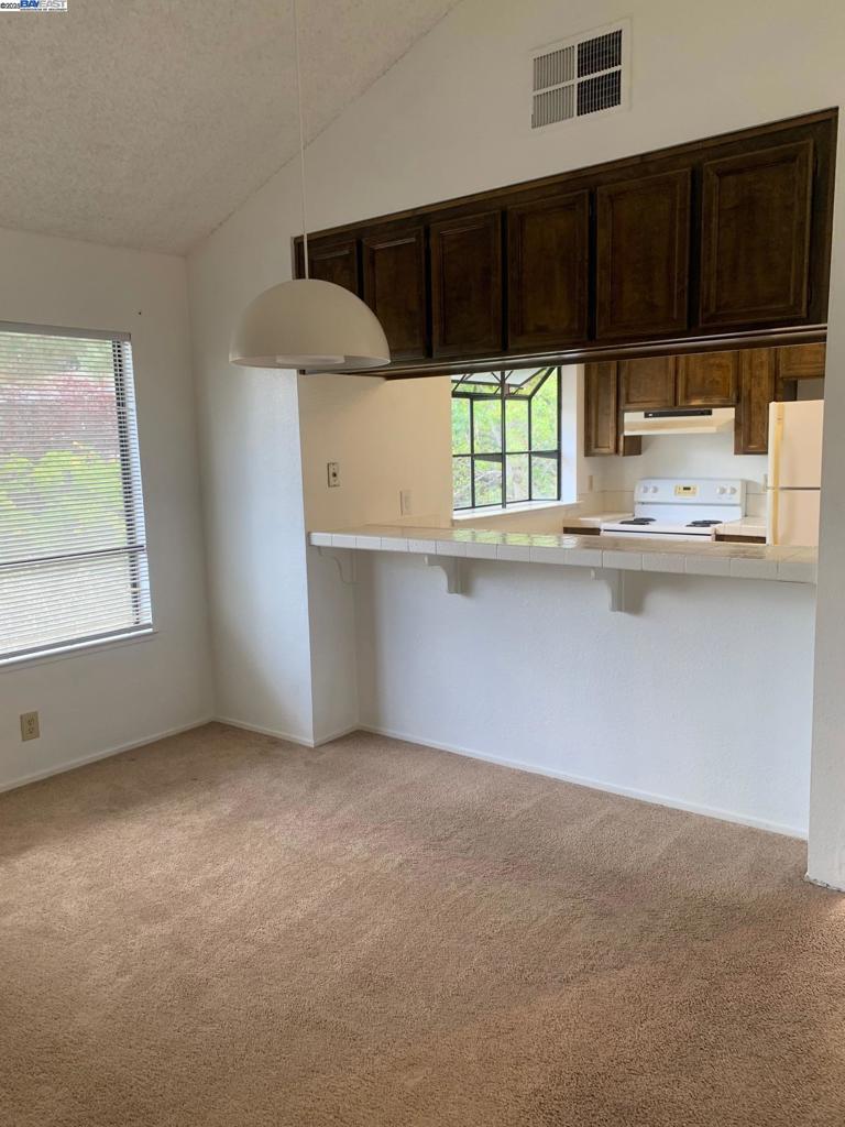 UNIVERSITY HILLS - Residential