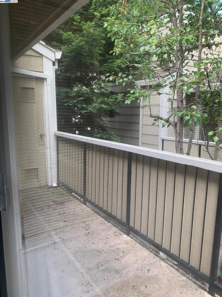 UNIVERSITY HILLS - Residential