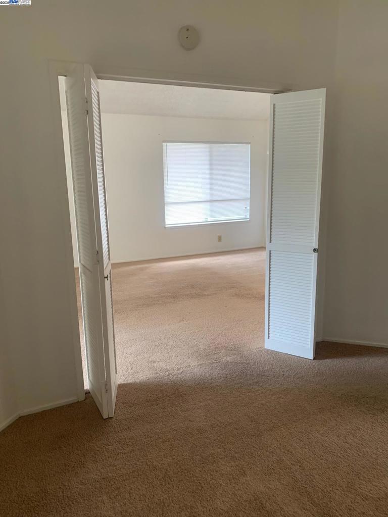 UNIVERSITY HILLS - Residential