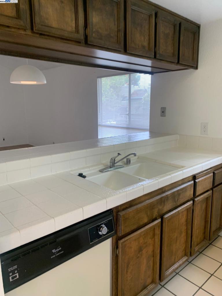 UNIVERSITY HILLS - Residential