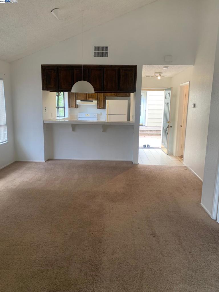 UNIVERSITY HILLS - Residential