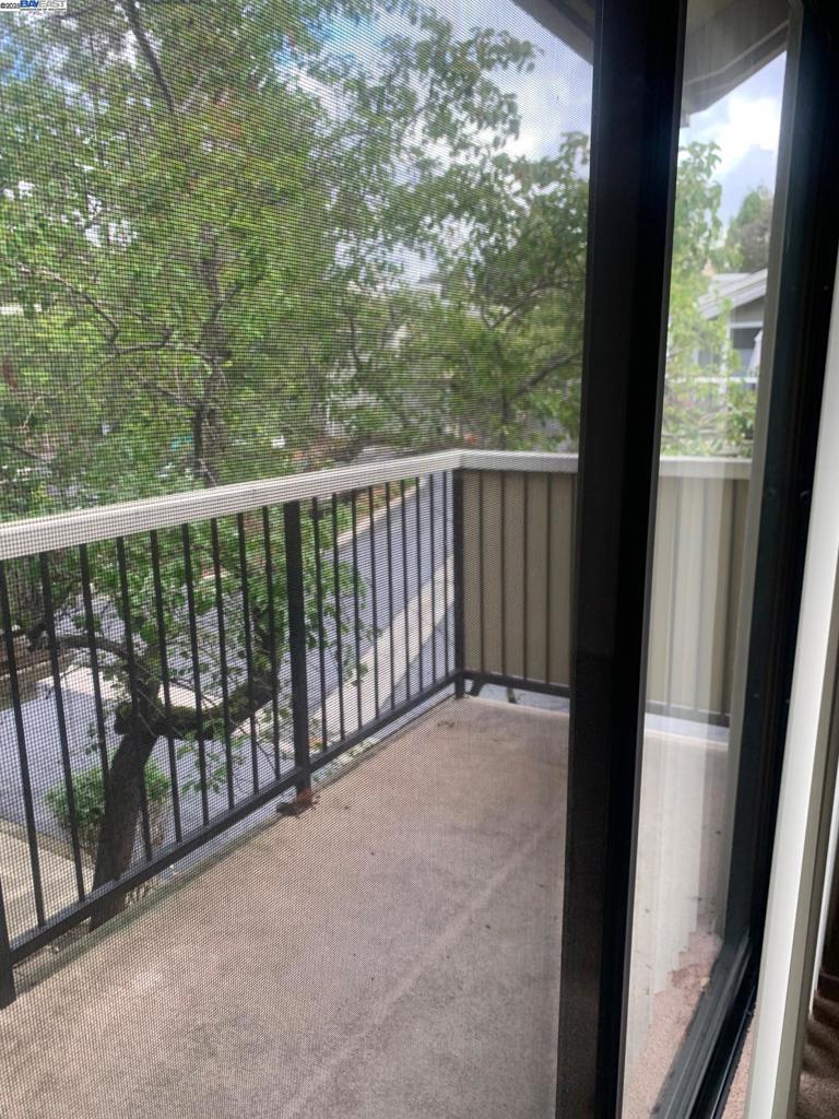 UNIVERSITY HILLS - Residential