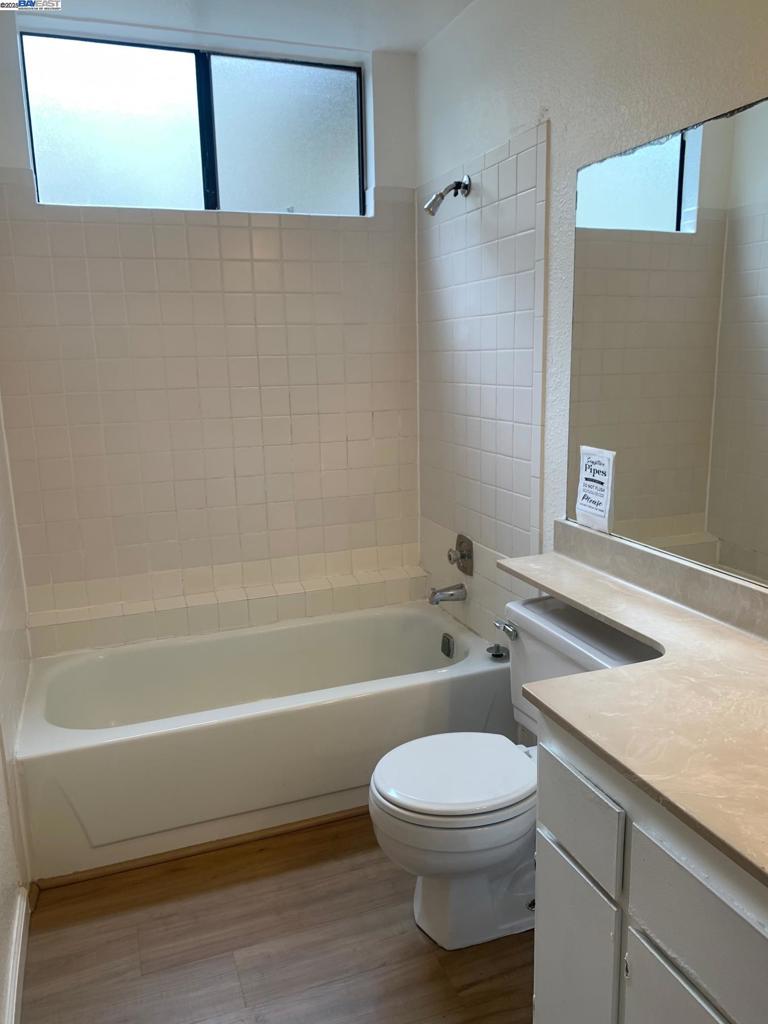 UNIVERSITY HILLS - Residential