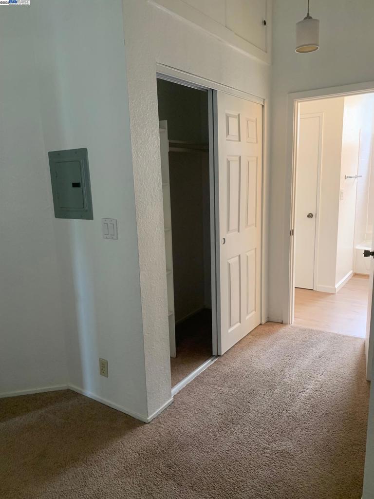 UNIVERSITY HILLS - Residential