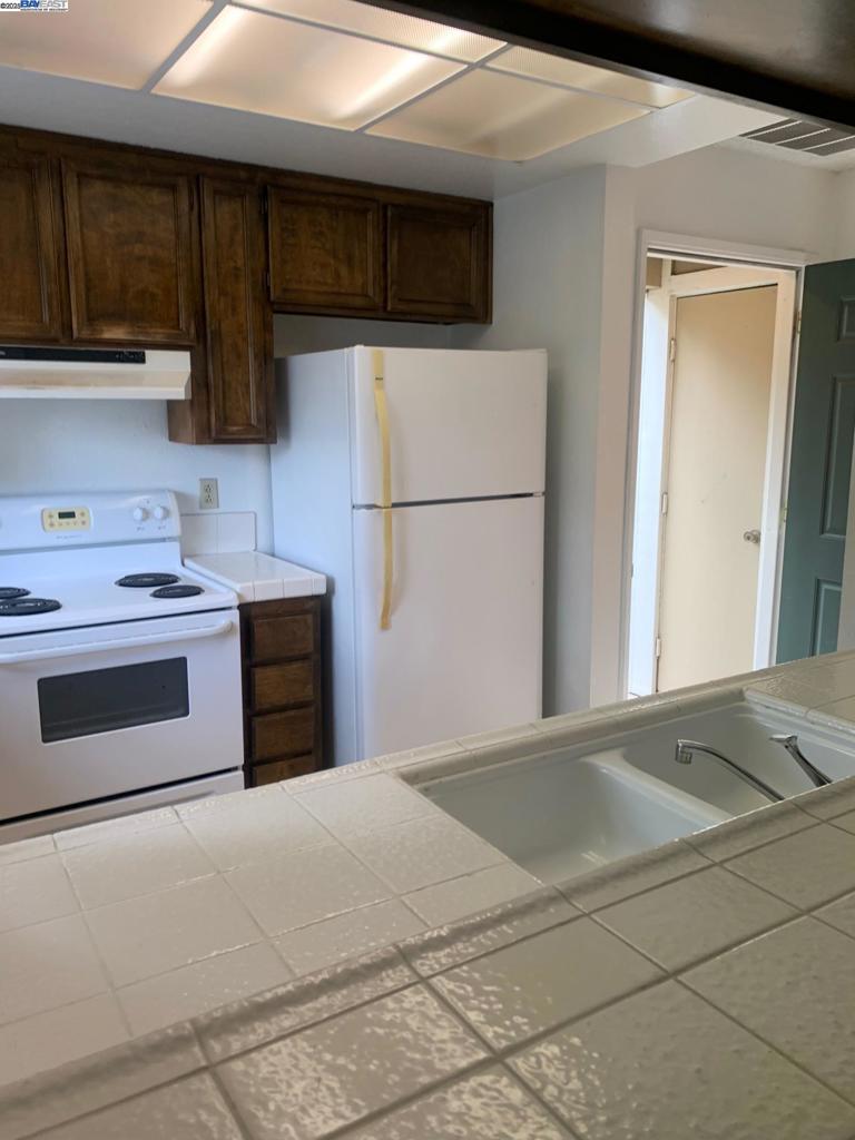 UNIVERSITY HILLS - Residential