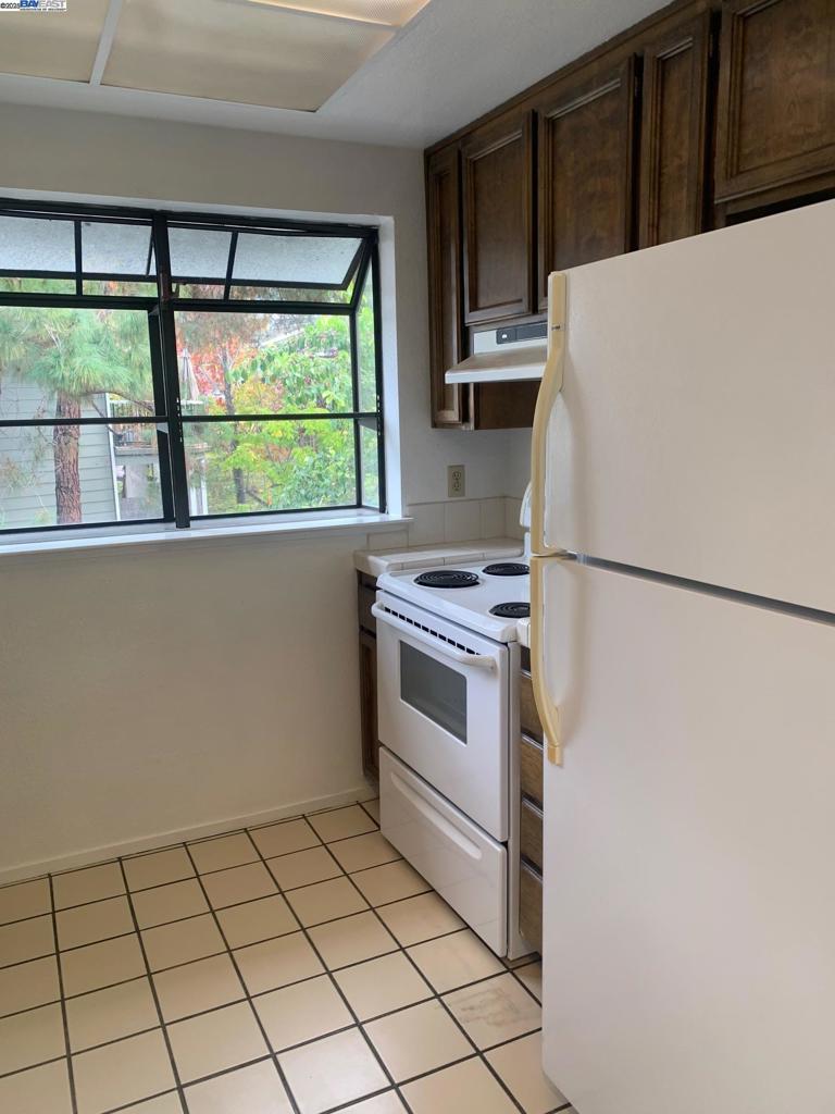 UNIVERSITY HILLS - Residential