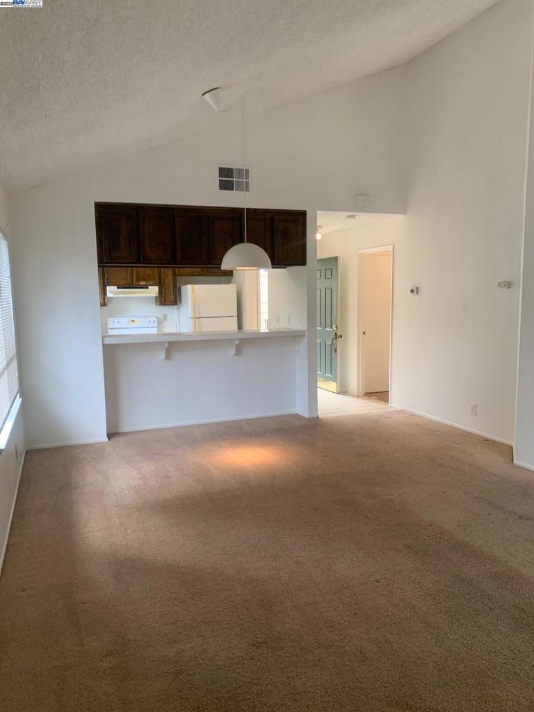 UNIVERSITY HILLS - Residential