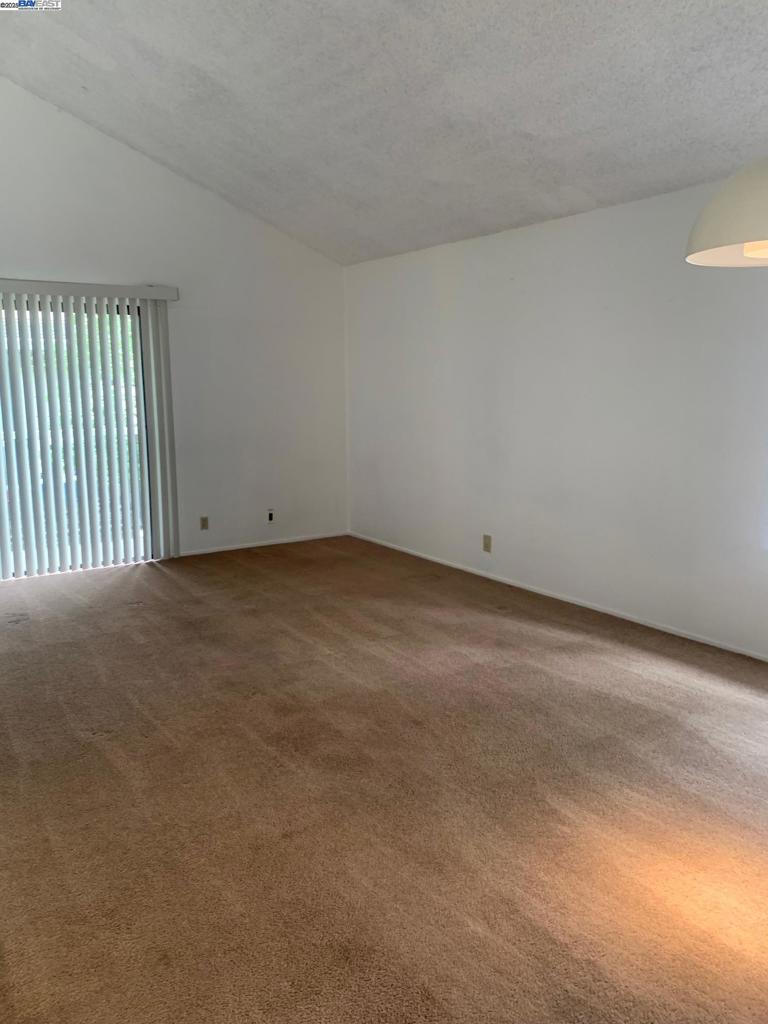 UNIVERSITY HILLS - Residential