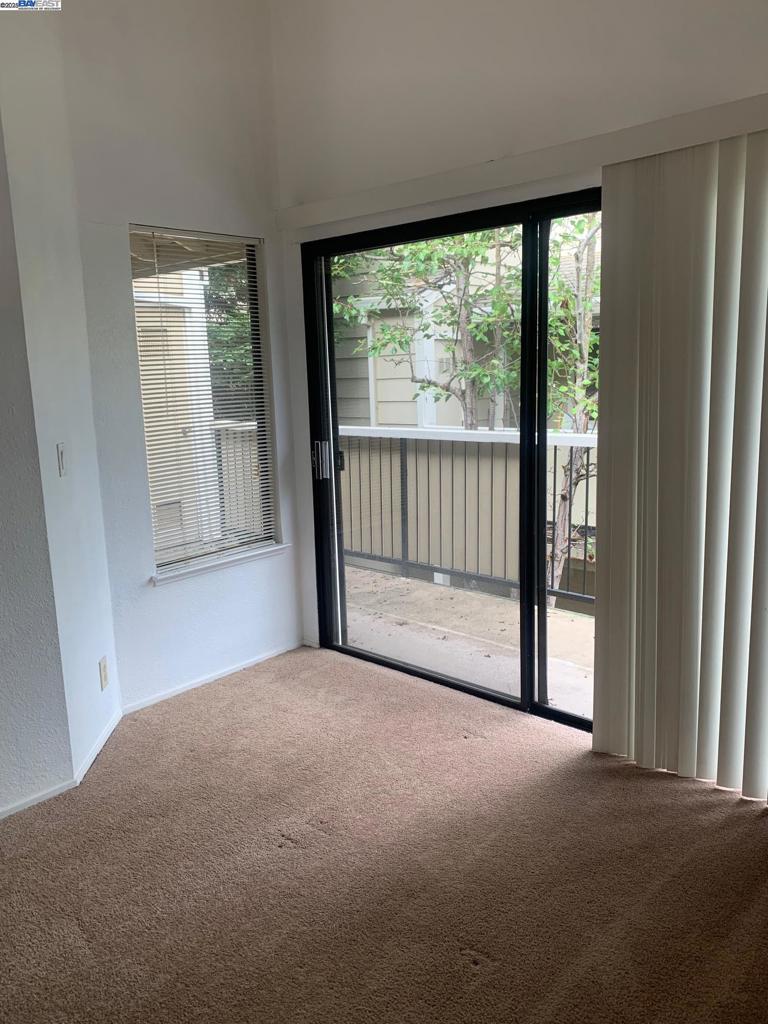 UNIVERSITY HILLS - Residential