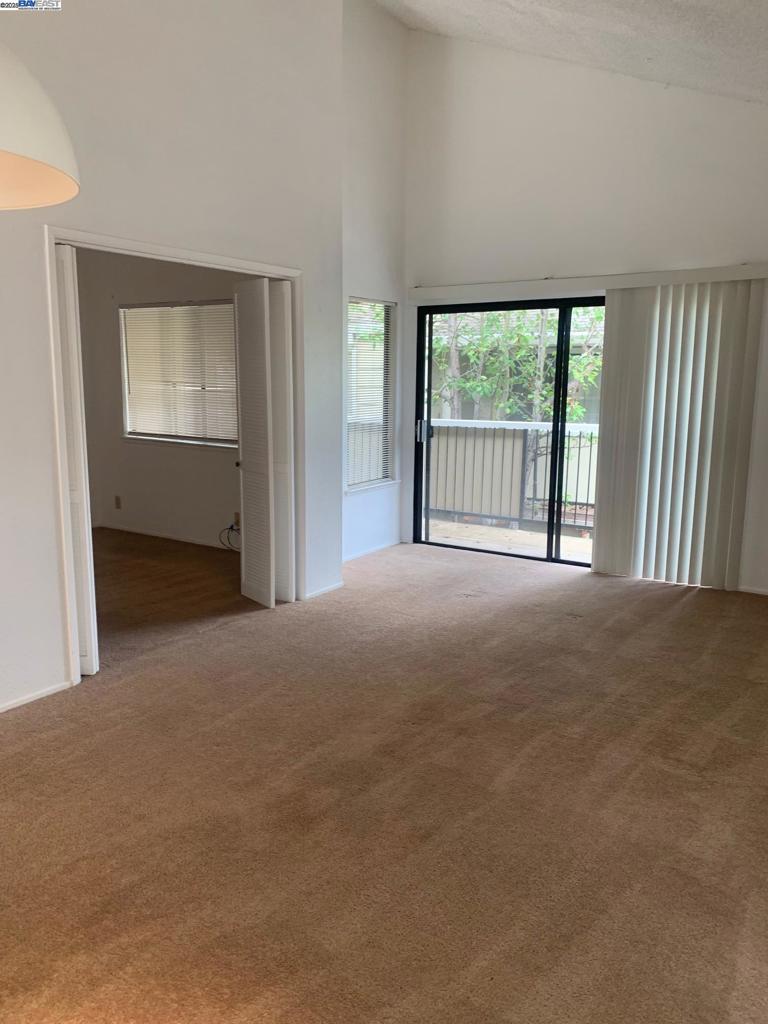 UNIVERSITY HILLS - Residential