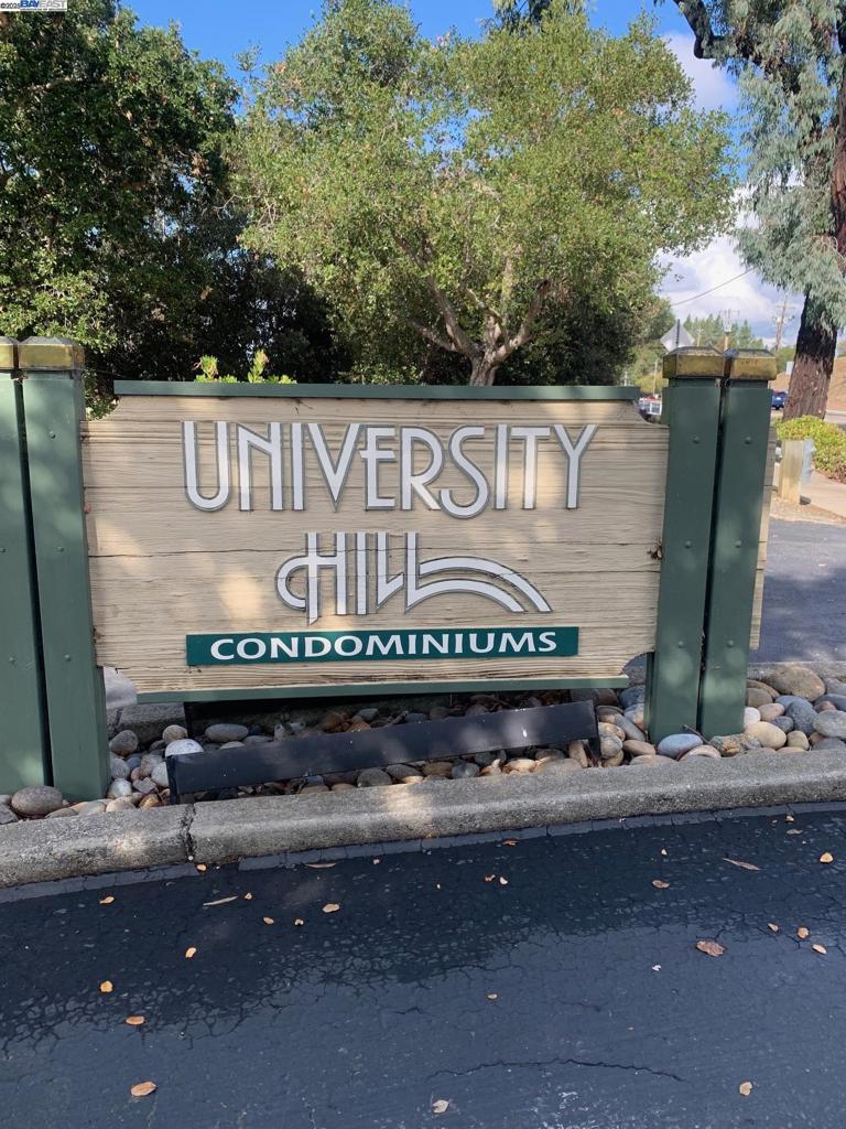 UNIVERSITY HILLS - Residential