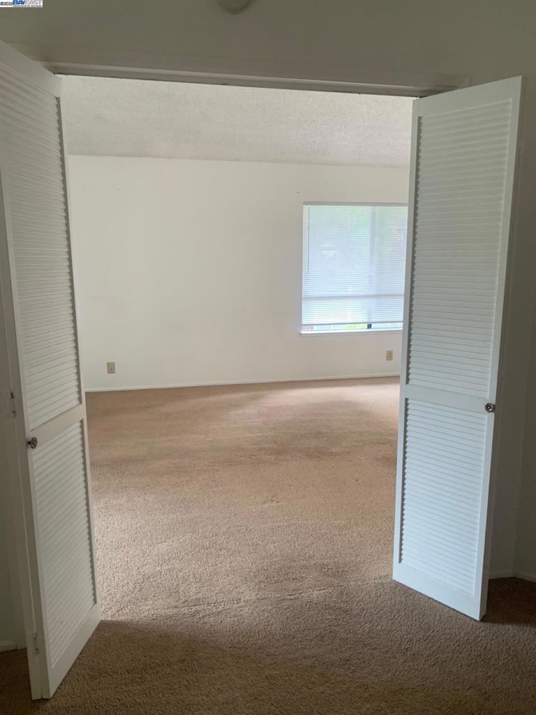 UNIVERSITY HILLS - Residential