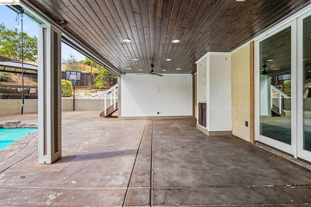 2700 St Regis Ave
