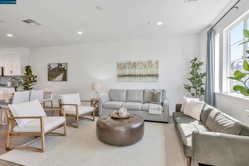 HAYWARD - Residential