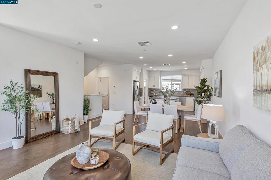 HAYWARD - Residential