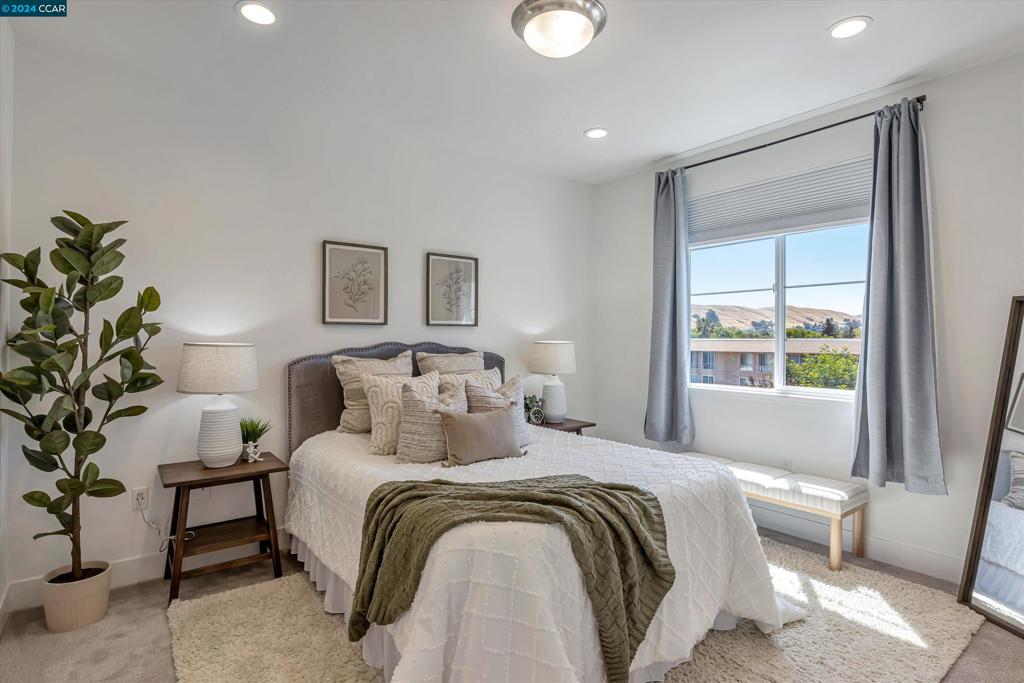 HAYWARD - Residential