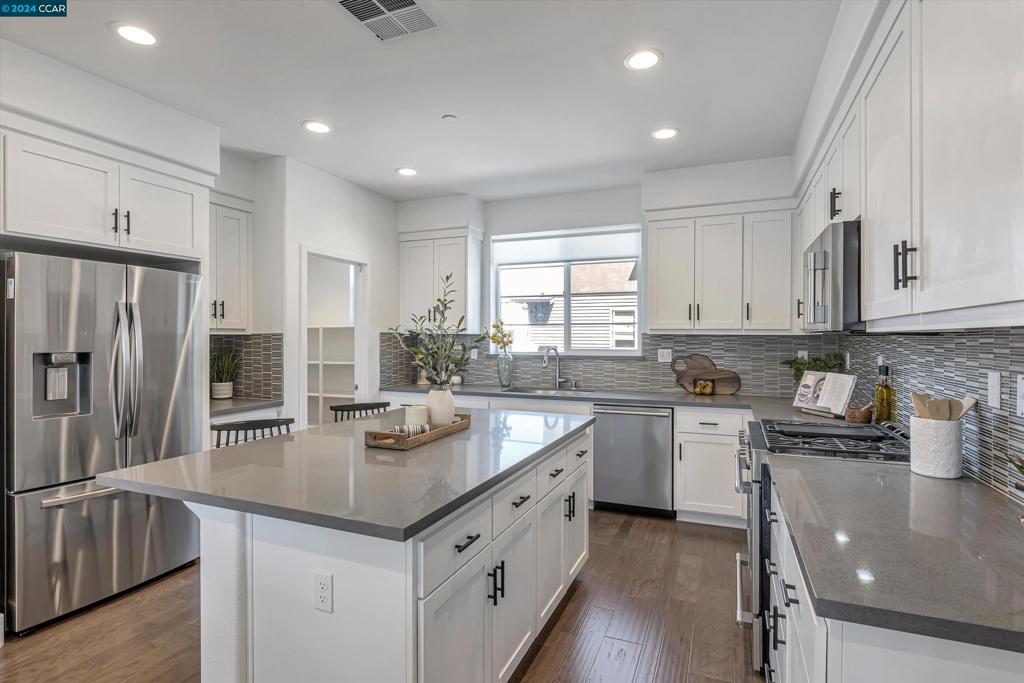 HAYWARD - Residential