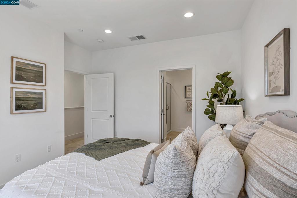 HAYWARD - Residential