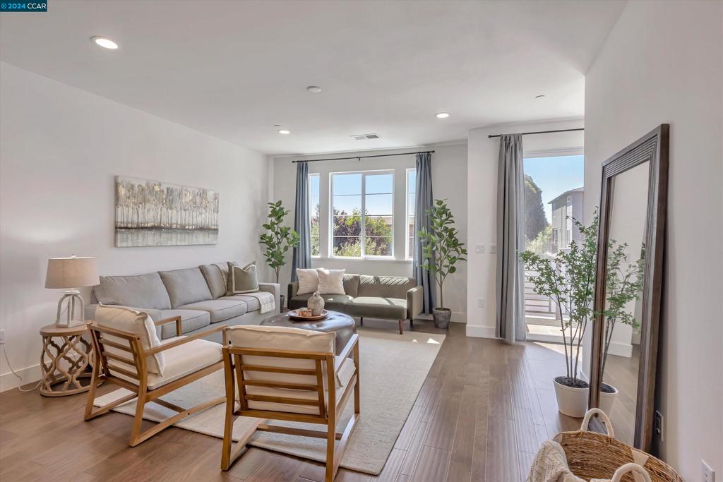 HAYWARD - Residential