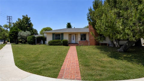 Photo of 10207 Camarillo Street, Toluca Lake, CA 91602 (MLS # WS26146051)