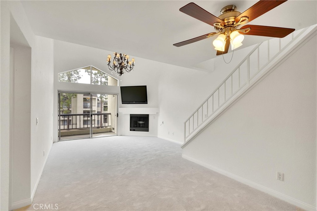 5550 Owensmouth Avenue 304
