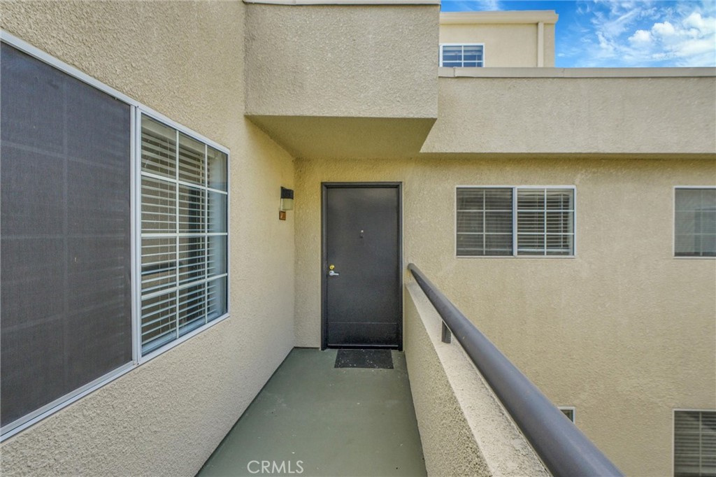 5550 Owensmouth Avenue 304
