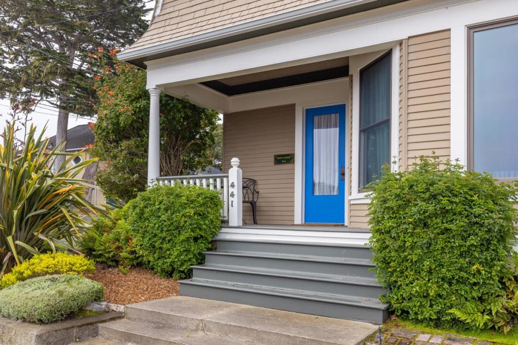 441 Pine Avenue