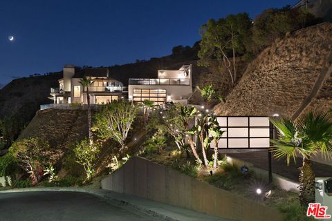 Photo of 1815 N Crescent Heights Boulevard, Los Angeles, CA 90069 (MLS # 26655845)