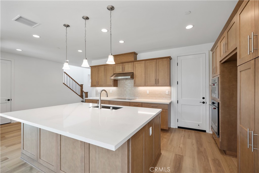 3070 Rue De Latour