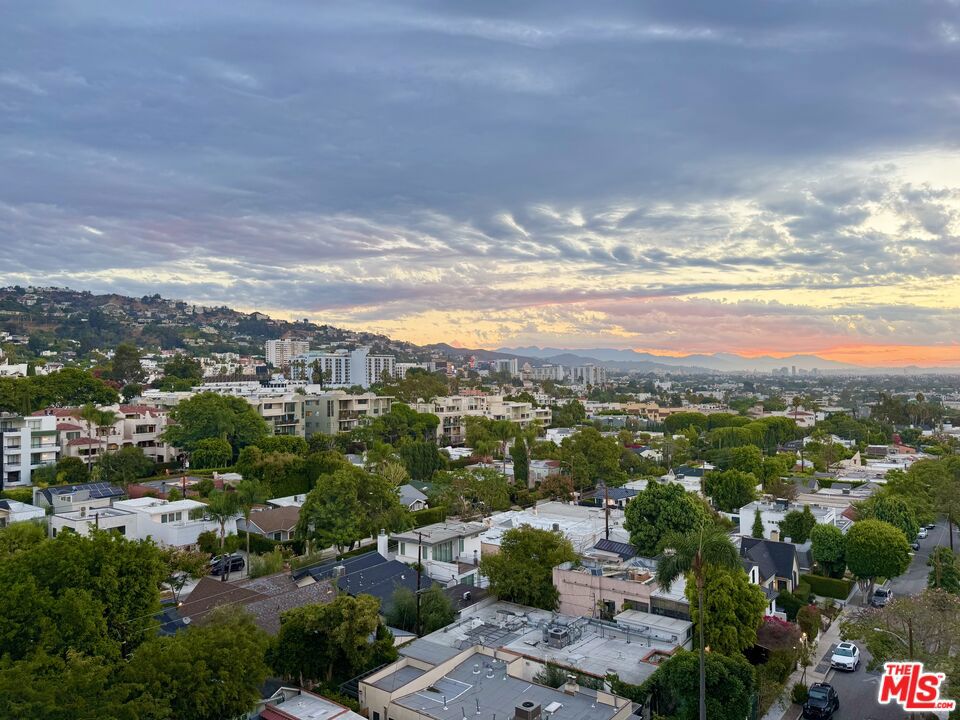 818 N Doheny Drive 901