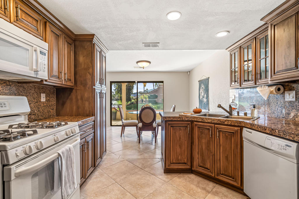 Oasis Country Club - Residential