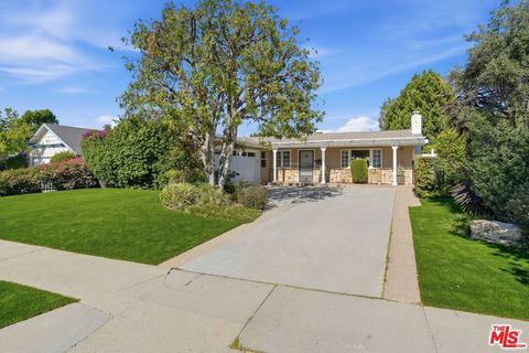 Photo of 6646 Franrivers Avenue, West Hills, CA 91307 (MLS # 26811005)